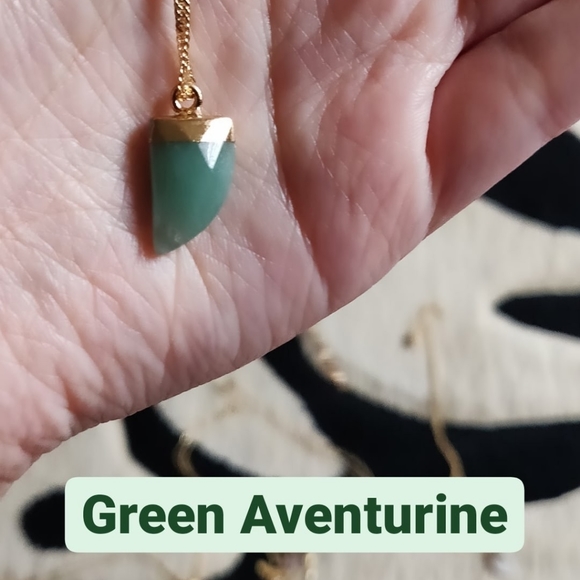 Natural 🔮🤍 crystal pendant 🤍🔮 gold chained necklaces - Picture 11 of 11